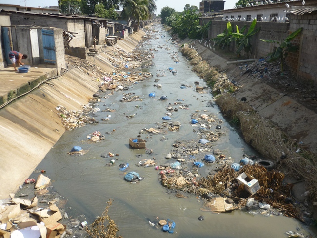 Article : Douala est risqué : elles m&rsquo;y ont froidement agressé et sucé